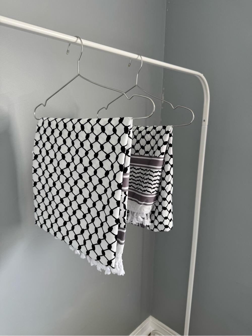 Black and White Keffiyeh Scarf - Classic Geometric Pattern